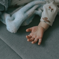 Srce parajoča tragedija: še kamen bi zajokal ob podrobnostih smrti 3-letnega malčka 😔