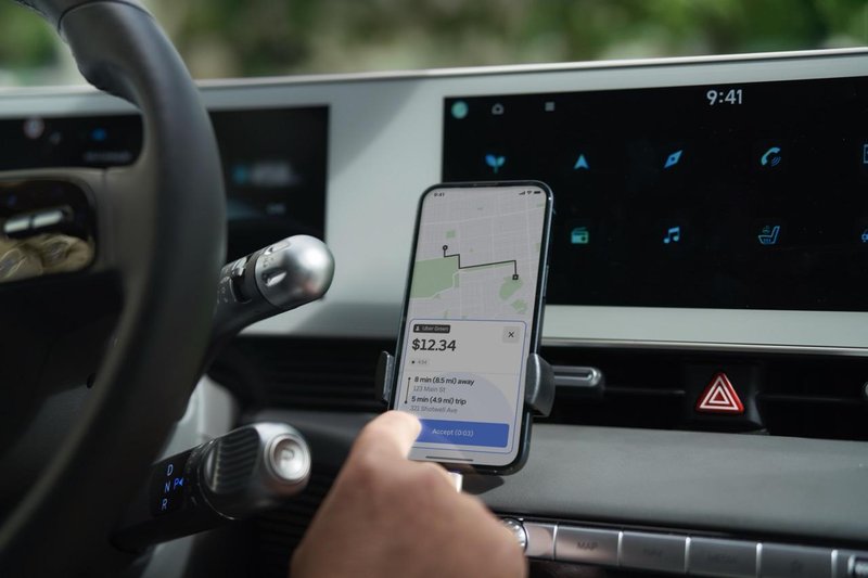 Uber začel delovati v Ljubljani  v sodelovanju z lokalnimi prevozniki
