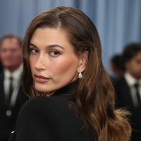 Hailey Bieber znova postavlja lepotne trende: 'tiramisu videz' je tisti, ki bo kraljeval to sezono