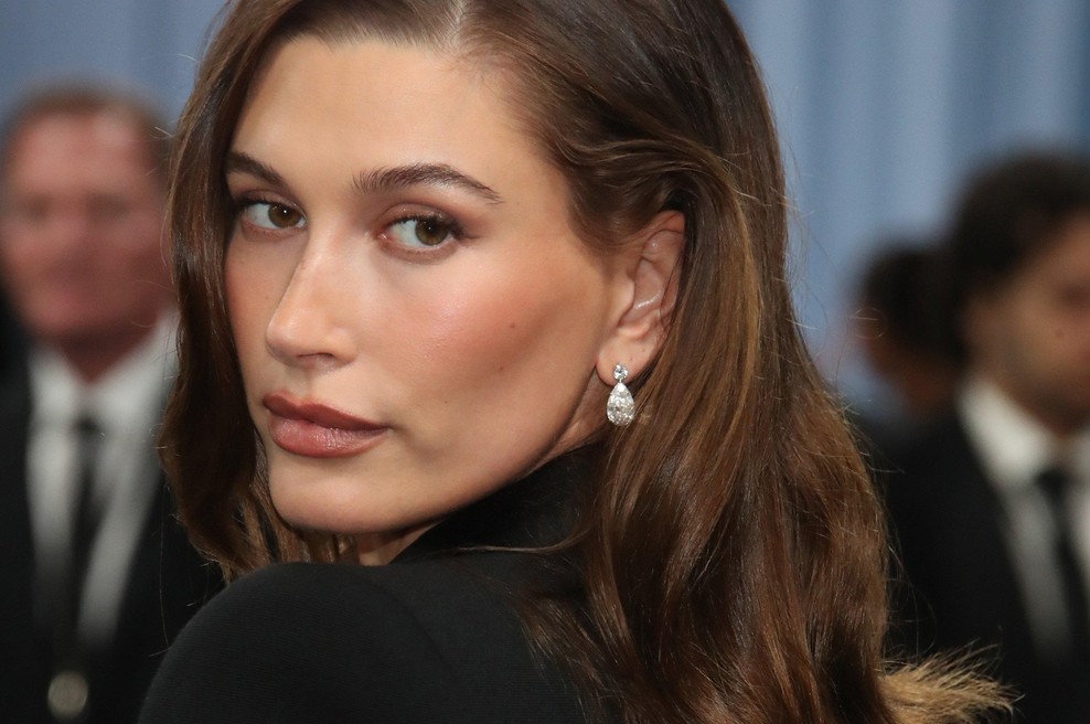 Hailey Bieber znova postavlja lepotne trende: 'tiramisu videz' je tisti, ki bo kraljeval to sezono (foto: Profimedia)