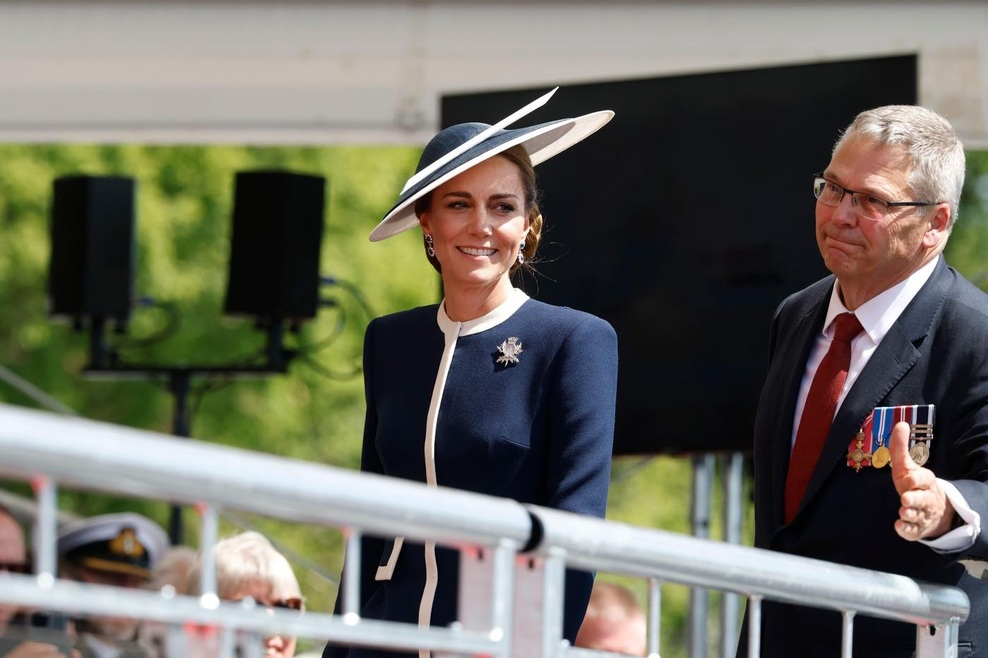 Kate Middleton se je ob slovesnosti tako poklonila pokojni princesi Diani, podobnost je pravzaprav neverjetna (FOTO) (foto: Profimedia)