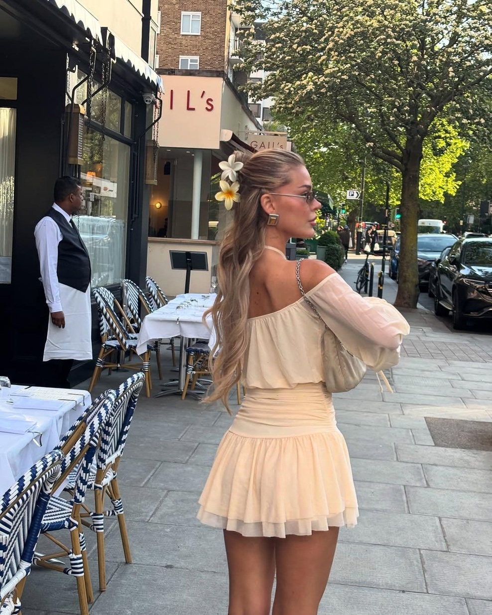 Mala črna obleka je večna, a letošnje poletje bomo nosili tudi teh 5 barv (foto: Instagram/@anettaberi_)
