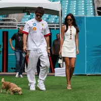 Od dirkališča do bleščic: je Formula 1 postala nova modna pista? Vsi dirkači in njihove izbranke (FOTO)