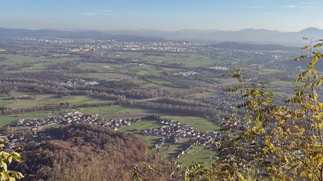 Šmarna gora dobila hudo konkurenco: odkrijte gozdno idilo nad Ljubljano, kjer se skriva nekaj magičnega
