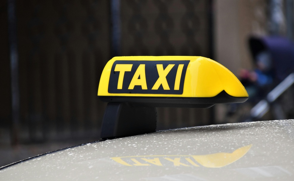 Turistka ni mogla verjeti, koliko točno je odštela za taksi od Bleda do Bovca - je bilo vredno? (foto: Unsplash)
