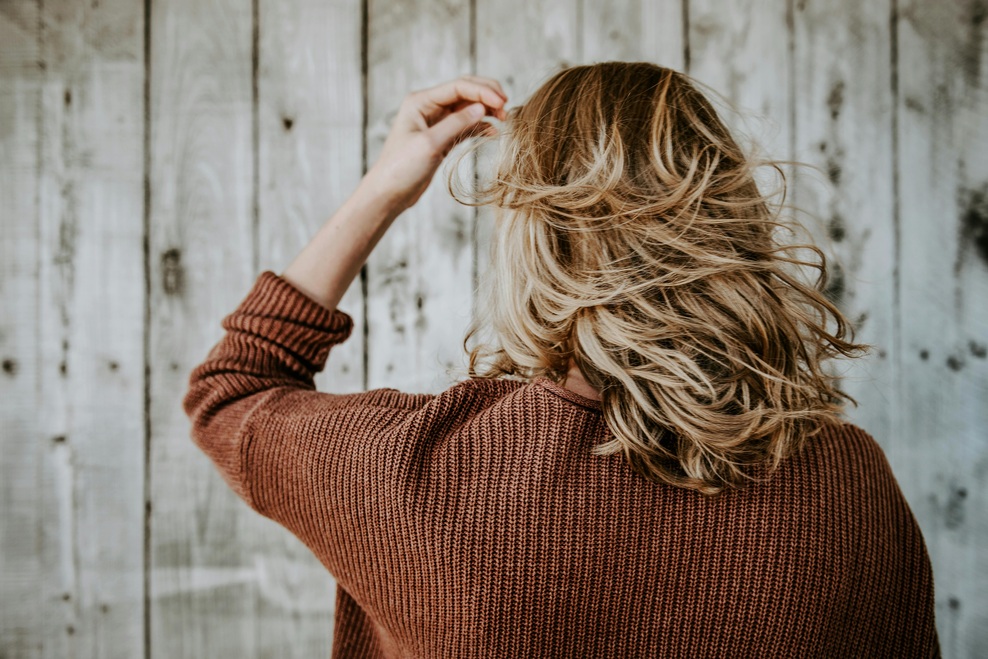 Za vas imamo 5 koristnih nasvetov, kako to poletje poskrbeti za sijoč videz las (foto: Pexels)