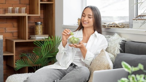 Mesec dni jedla samo sadje, zgodilo se ji je nekaj res bizarnega: "Vse skupaj se mi je maščevalo!"