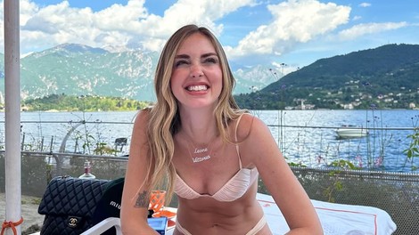 nasmejana ženska