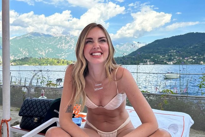 nasmejana ženska