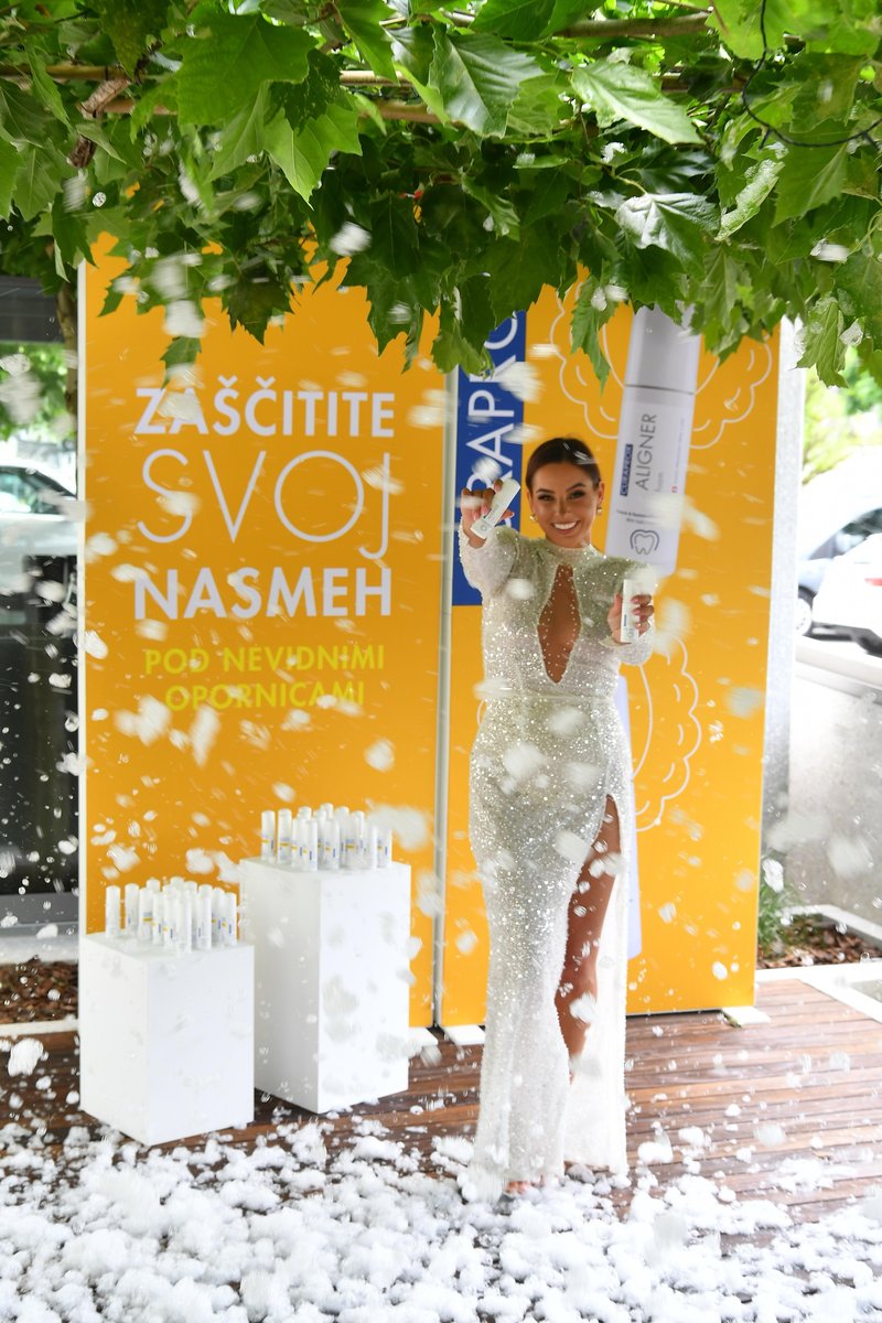 DNA WHITENING x CURAPROX s prestižnima nagradama in sporočilom: Tudi poleti ne pozabite na zdrav in bel nasmeh!