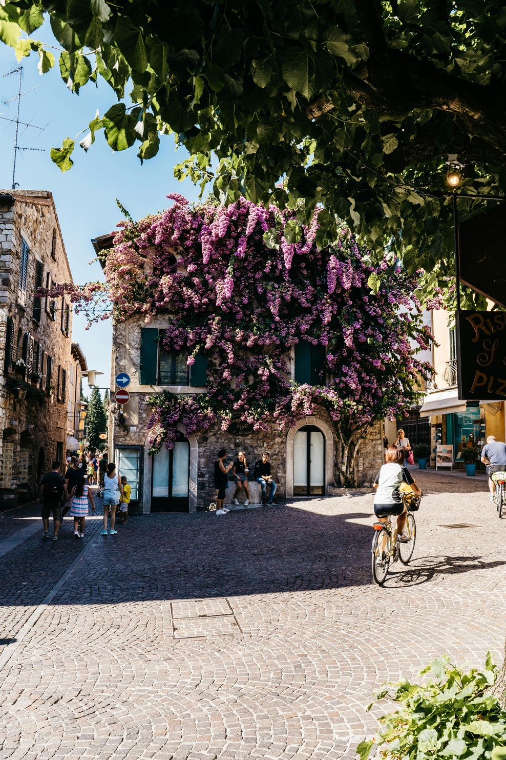 V italijanskem mestecu turisti tako podivjali, da ... (ne boste verjeli, kaj so morali uvesti!) (foto: Unsplash)