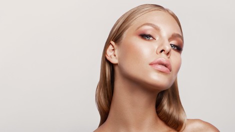 Glass skin vs. clous skin: katera sijoča koža je letos bolj 'in' in o čem sploh govorimo?