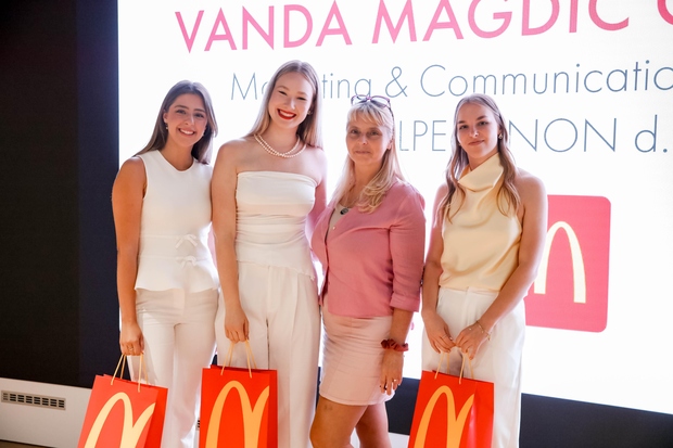 Zaključni dogodek projekta Hud Job #12: Poglej, kako smo obarvali zadnje poglavje najbolj roza pripravništva