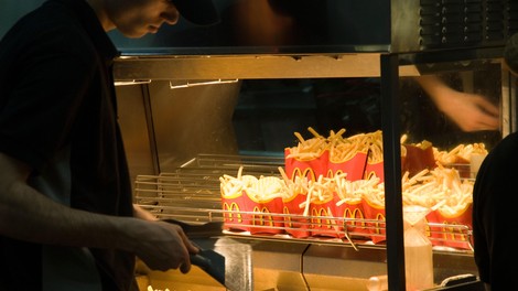 Več kot le hitra prehrana: McDonald's ponuja dolgoročne zaposlitvene priložnosti