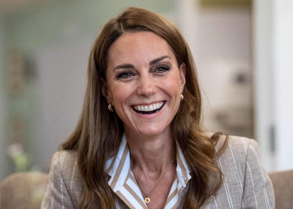 Kate Middleton navdušila s preprostim stajlingom v zemeljskih tonih in žarela na prvem samostojnem nastopu (FOTO) (foto: Profimedia)