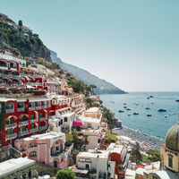 To je najlepši hotel italijanske obale: pokukajte v razkošje, ki jemlje dih, a vas bo drago stalo