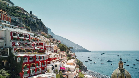 To je najlepši hotel italijanske obale: pokukajte v razkošje, ki jemlje dih, a vas bo drago stalo