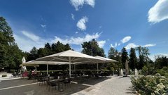 Zakaj boste poletne četrtkove večere želeli preživeti v Caffe Bienale v Tivoliju