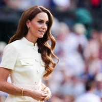 Elegantna, sveža in popolnoma kraljevska: zakaj je Kate Middleton kraljica Wimbledona (in ne le modna)