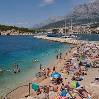 Vsi na plaži osupli, ko sta se sporekli snaha in tašča: "Ti meni ne boš govoril, kdaj bom rodila!"
