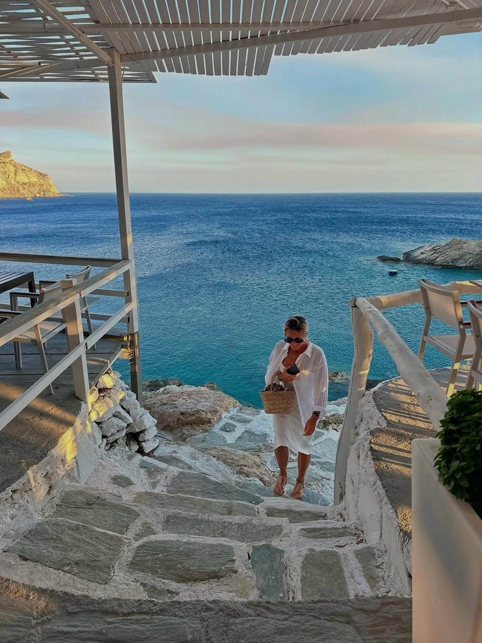 Ta grški otok je neodkrit sanjski raj, nekateri pravijo, da je kot Santorini pred 30 leti (foto: Instagram/@valepixi)