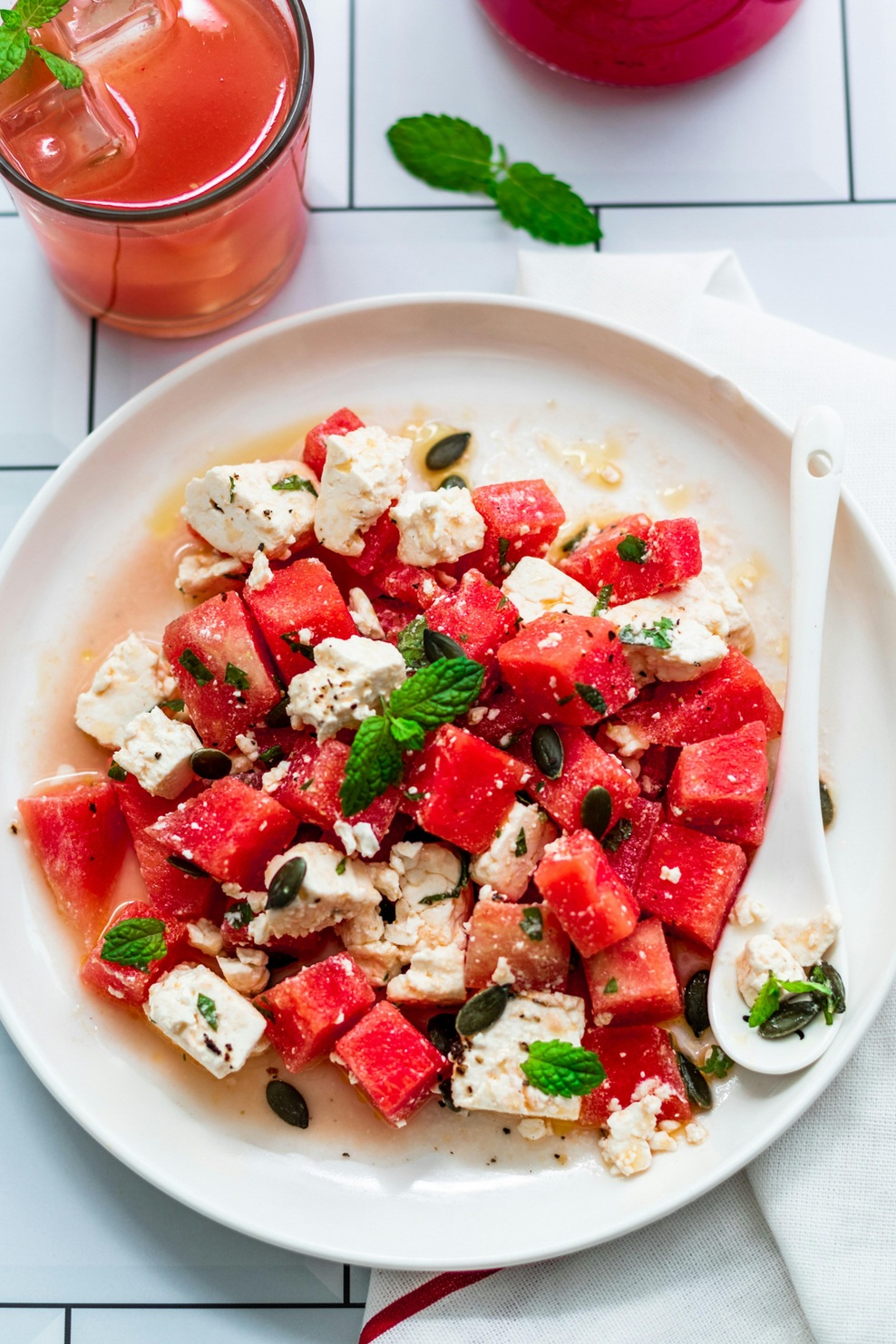 Enostaven recept za sladko-slano poletno solato, ki vas bo presenetila s svežino in prefinjenostjo (foto: Unsplash)