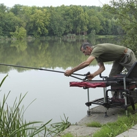 Ribič je na kopno izvlekel ulov, da te kap: gre za pravo podvodno pošast, po boju z njo je komaj stal na nogah