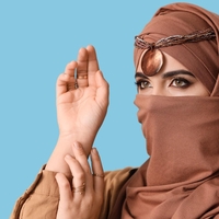 Arabska princesa si je snela hidžab in na kolena spravila modni svet, s svojo lepoto je očarala še največje skeptike