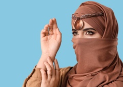 Arabska princesa si je snela hidžab in na kolena spravila modni svet, s svojo lepoto je očarala še največje skeptike