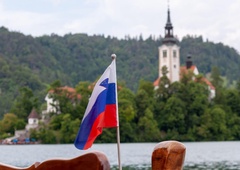 Srb brez dlake na jeziku osupnil: "Ne razumem Slovencev, kako lahko tako živijo?! Res so nori!" (VIDEO)