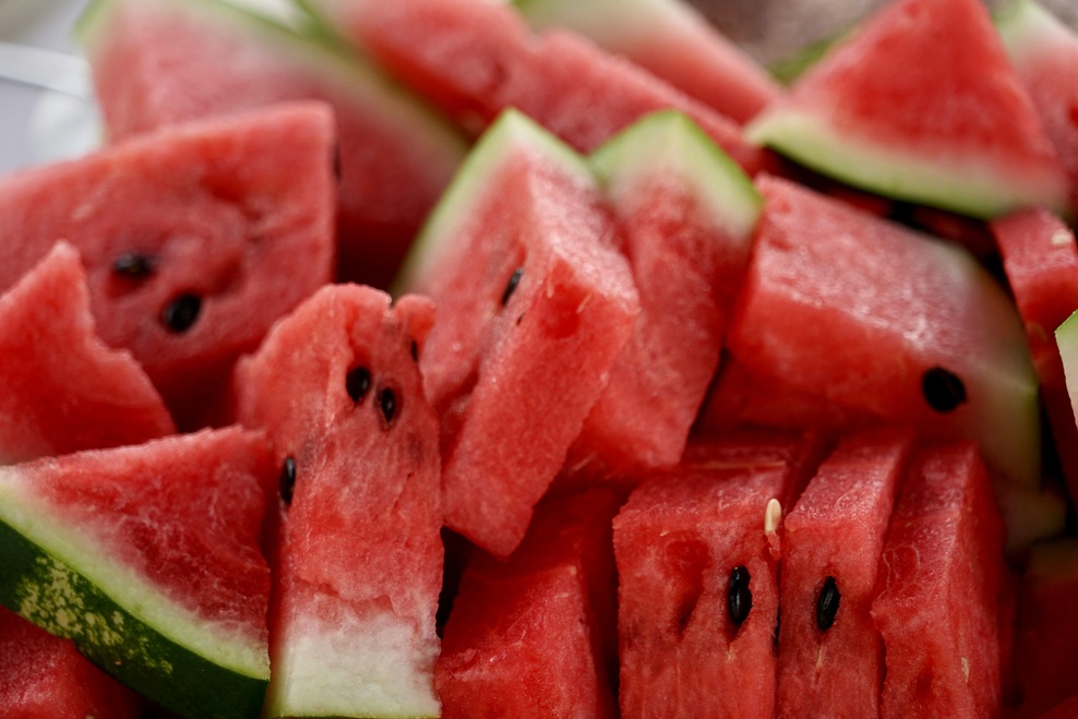 Strokovnjakinja pojasnjuje, zakaj je lubenica odlično poletno živilo – vendar je vsi ne bi smeli jesti v neomejenih količinah (foto: Unsplash)