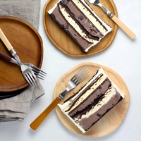 Preprost recept: ta sladoledna torta z Oreo piškoti je prava ledena poslastica za vroče poletne dni