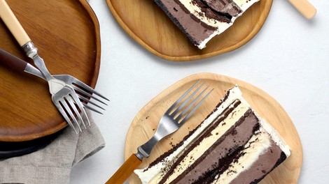 Preprost recept: ta sladoledna torta z Oreo piškoti je prava ledena poslastica za vroče poletne dni