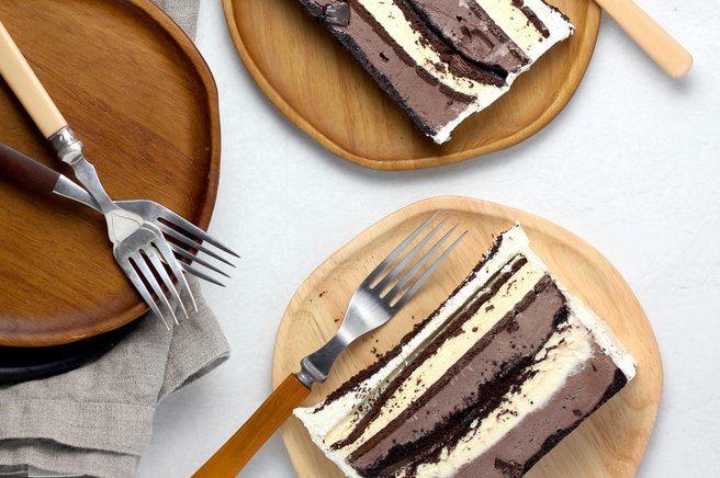 Preprost recept: ta sladoledna torta z Oreo piškoti je prava ledena poslastica za vroče poletne dni