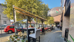 Lastniku restavracije je prekipelo, začel je kričati na skupino turistov: "Poberite se"