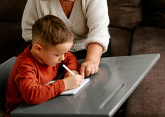 "Moja mama je prestopila vse meje - posnetek kamere me je pustil čisto brez besed" (resnična izpoved)