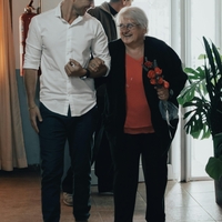 "Na pomoč! Vnuk od bolne babice zahteva, da ..." (izpoved obupane ženske)