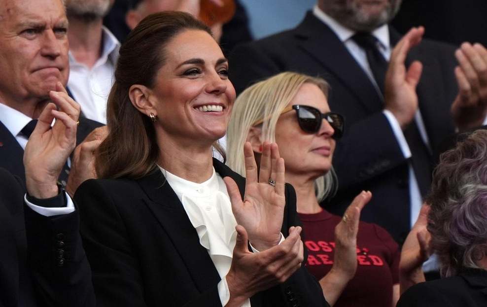 Popolna modna inspiracija za vrnitev v službo: nov videz Kate Middleton, ki nas je očaral in ga želimo posnemati (foto: Profimedia)