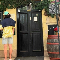 Priljubljen lokalček številnih Ljubljančanov – turisti ga redko odkrijejo, cene ostajajo dostopne (FOTO)