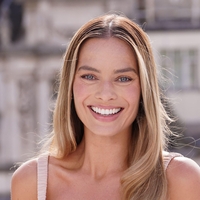 V središču pozornosti: nedavni videzi Margot Robbie, ki vas bodo pustili brez besed