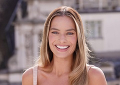 V središču pozornosti: nedavni videzi Margot Robbie, ki vas bodo pustili brez besed