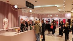 Včeraj v centru Ljubljane svoja vrata ponovno odprla ikonična trgovina