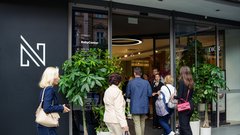 Včeraj v centru Ljubljane svoja vrata ponovno odprla ikonična trgovina