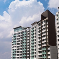 Kupila stanovanje v novogradnji in doživela hladen tuš: "V stanovanju je treba biti dobesedno vsak dan s slušalkami ..."