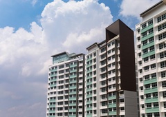 Kupila stanovanje v novogradnji in doživela hladen tuš: "V stanovanju je treba biti dobesedno vsak dan s slušalkami ..."