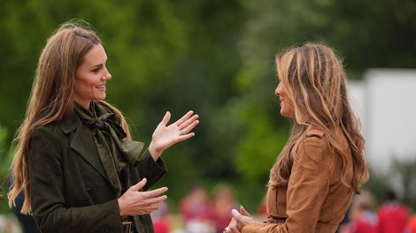 Modni duo: Kate in Melania pokazali, kako nositi jesenske barve na sproščen, ampak eleganten način