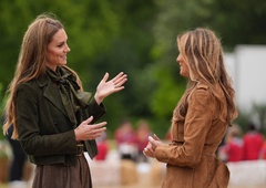 Modni duo: Kate in Melania pokazali, kako nositi jesenske barve na sproščen, ampak eleganten način