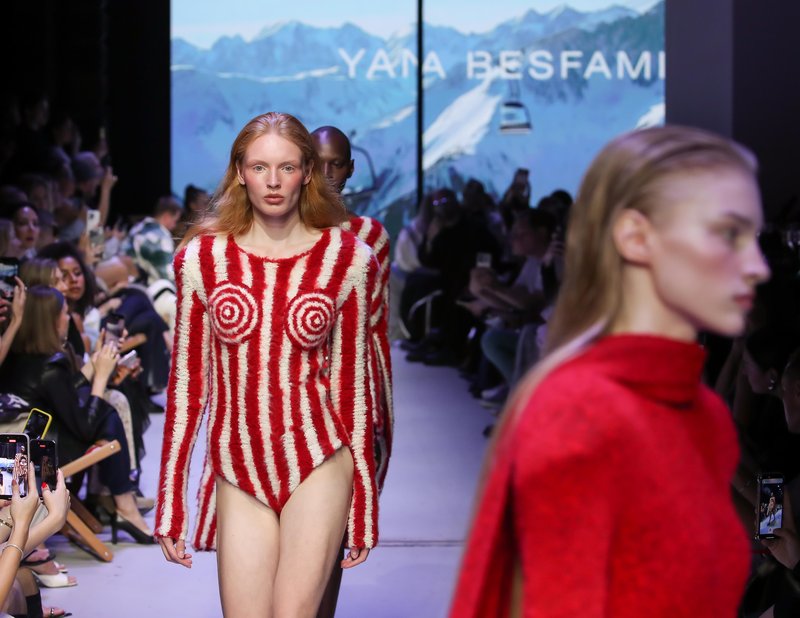 Utrinek modne revije YANA BESFAMILNAYA.