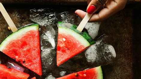 Nenavadna viralna dieta, ki pospešuje metabolizem in poskrbi za hitrejše kurjenje kalorij – kakšna so tveganja in koristi?