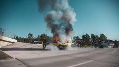 Strokovnjaki prvič v Sloveniji izvedli nadzorovan vžig in gašenje požara e-avtomobila  - kaj se je zgodilo?
